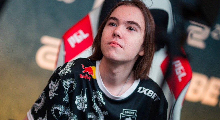 SYWJJ 的超级神剑魔斩杀四人， Darwin 的男枪表现惨淡， FunPlus Phoenix 横扫 Weibo Gaming